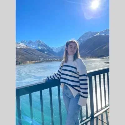 Luna, babysitter à Auch