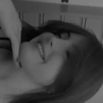 Léna , babysitter à Val de Livre