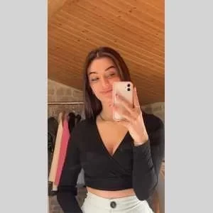 Laura, babysitter à Saint Hilaire la Palud