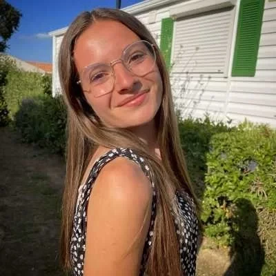 Elea, babysitter à Tonnay Charente