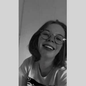 Lana , babysitter à Evans