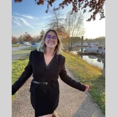 Fanny, babysitter à Pont de Vaux