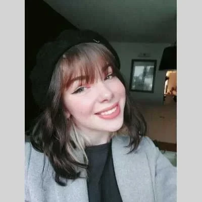 Zoe, babysitter à Comines