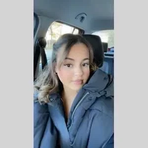 Nesrine, babysitter à Berre l Etang