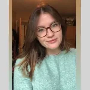 Alyssa, babysitter à Le Mesnil Robert