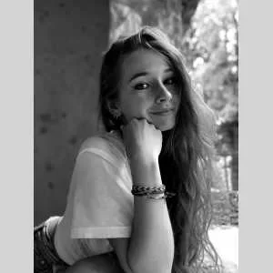 Elyna, babysitter à Saint Montan