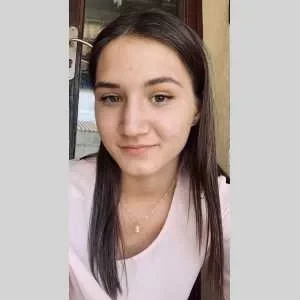 Faustine , babysitter à Courthezon