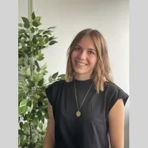 Laura, babysitter à Merignac