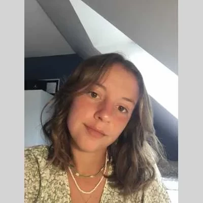 Emma, babysitter à La Selle en Luitre