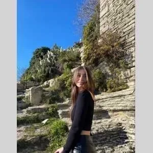 Romane, babysitter à Lecques