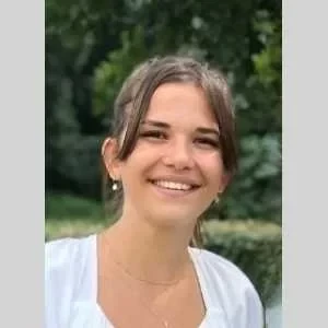 Leïla, babysitter à Gorges