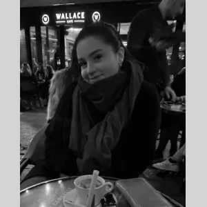 Mia , babysitter à Auzielle