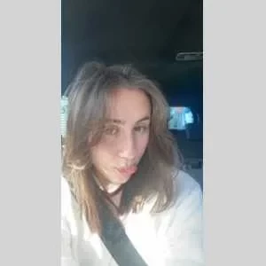 Lena , babysitter à Bazougers