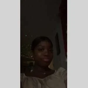 Monaïka , babysitter à Beauchamp