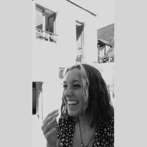 Louise , babysitter à Cahagnes