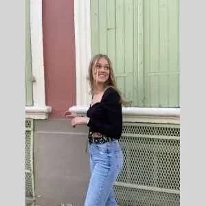 Aline , babysitter à Lepine