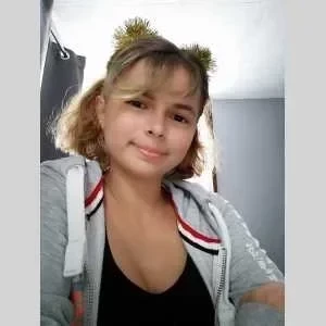 Mathilde , babysitter à Hardivillers