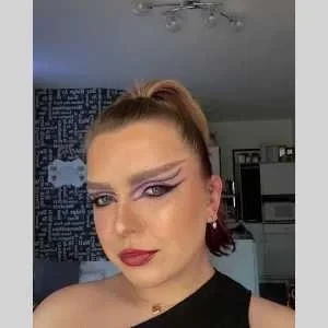 Victoria, babysitter à Thure