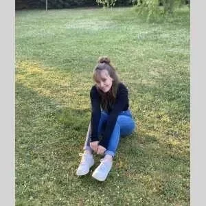 Kinda, babysitter à Pessac