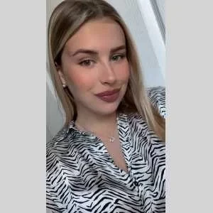 Laura , babysitter à Les Clayes sous Bois