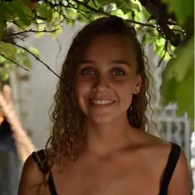 Chloé , babysitter à Chauny