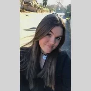 Lucie, babysitter à Pechbonnieu