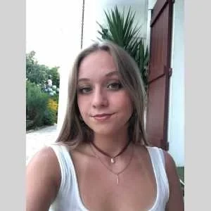 Anais, babysitter à Olivet