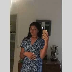 Lola, babysitter à Serignan