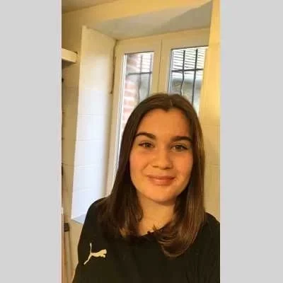 Margot, babysitter à Maves