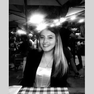 Jenna, babysitter à Hyeres