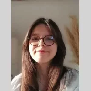 Azilis, babysitter à Cry