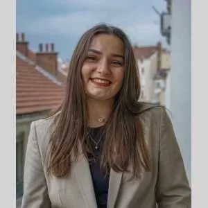 Nina, babysitter à Lyon