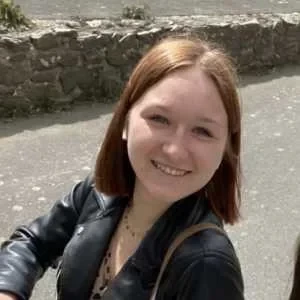 Evy, babysitter à Mortain Bocage