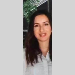 Mouna, babysitter à Villeurbanne