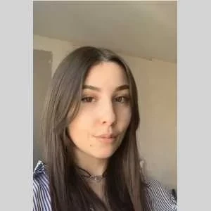 Julie, babysitter à Acheres la Foret