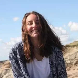 Charlotte , babysitter à Batz sur Mer