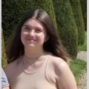 Chloé , babysitter à Flins sur Seine