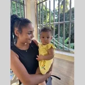 Luna, babysitter à Fougeres