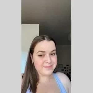 Megane , babysitter à Saint Desert