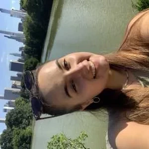 Lola, babysitter à Gergy