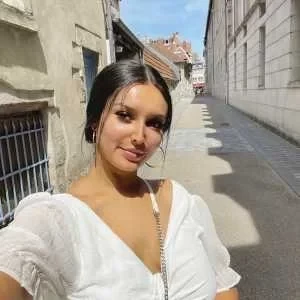 Imen, babysitter à Roche lez Beaupre