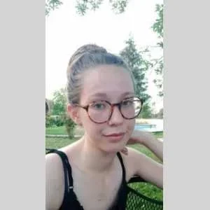 Ninon, babysitter à Brette les Pins