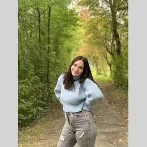 Romane , babysitter à Meslay du Maine