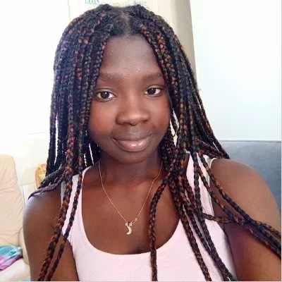 Maëva , babysitter à Lorient