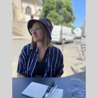 Pauline, babysitter à Le Plessis Pate