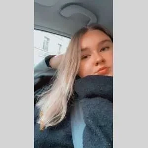 Justine , babysitter à Caudry