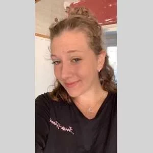 Maewen , babysitter à Riantec