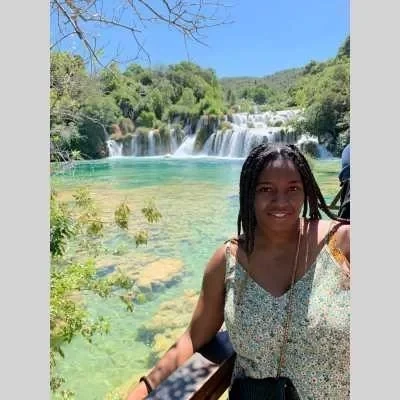 Laetitia, babysitter à Boissise le Roi