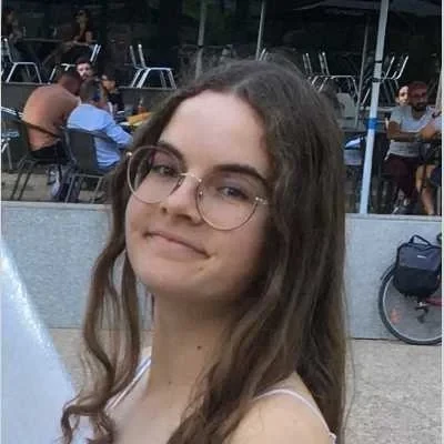 Inès, babysitter à Tourrettes sur Loup