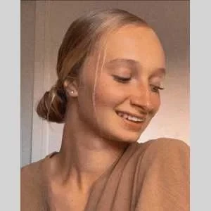 Lola, babysitter à La Gacilly